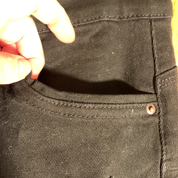 Black juniors Large ripped distressed cuffed 5 pocket STRETCH jean shorts EUC - Picture 5 of 8